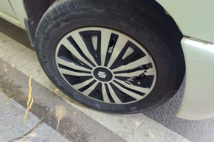 Used Suzuki Wagon R 2013 Venture Edition 1.0L Manual - Practical Model 3 Right Front Wheel Hub