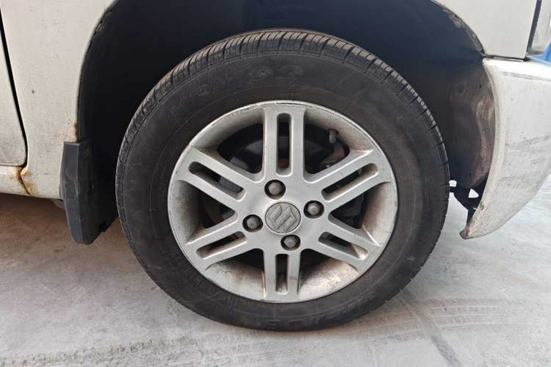 Used Suzuki Wagon R 2013 Venture Edition 1.0L Manual Economy Model Right Front Wheel Hub