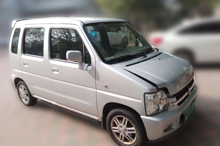 Used Suzuki Wagon R 2015 1.4L Manual All-Around Model Front Right 45 Deg