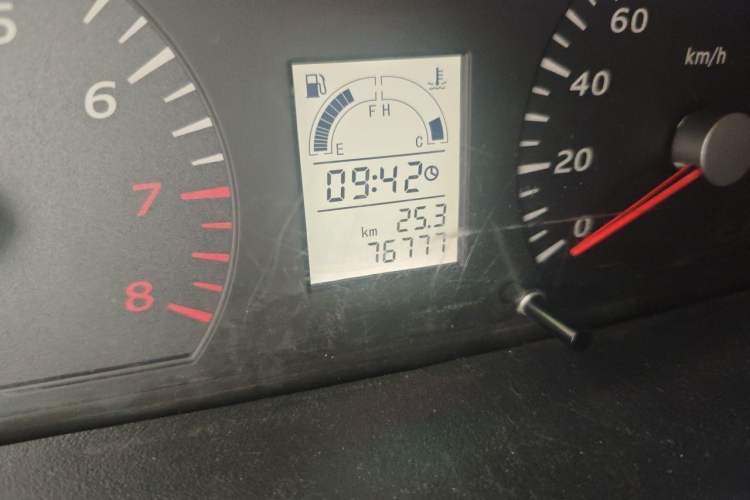Used Suzuki Wagon R 2015 1.0L Manual Comfort Model Odometer Close Up