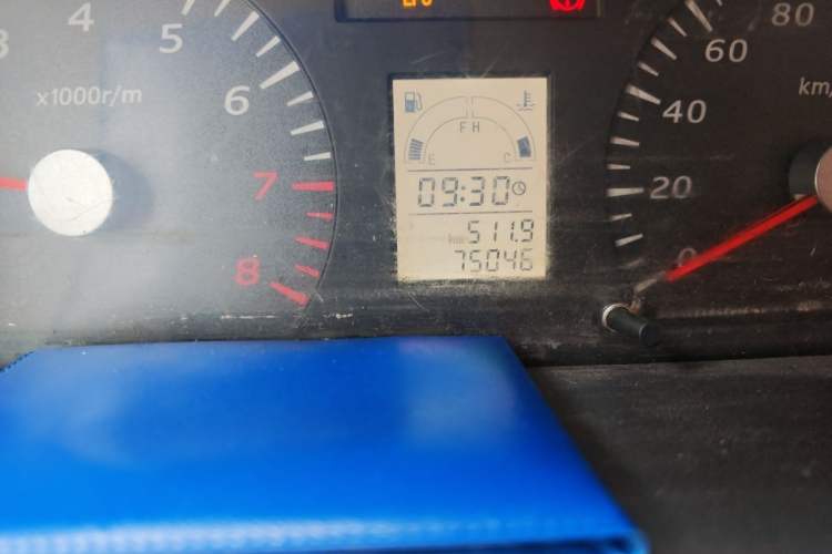 Used Suzuki Wagon R 2015 1.0L Manual Comfort Model Odometer Close Up