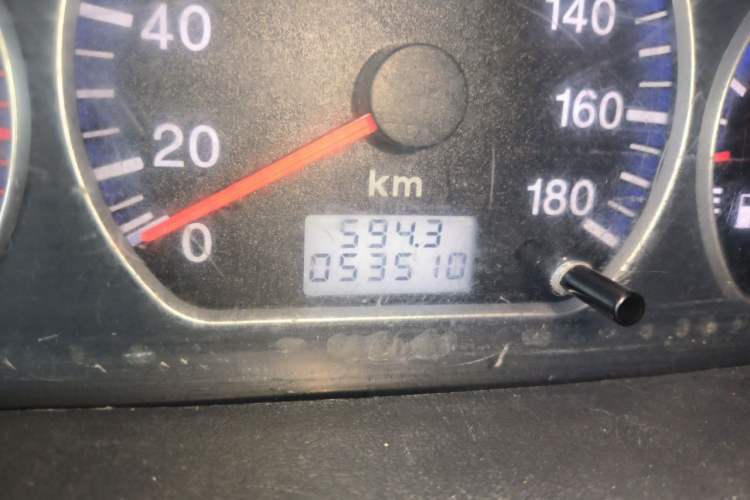 Used Suzuki Wagon R 2015 1.0L Manual Comfort Model Odometer Close Up