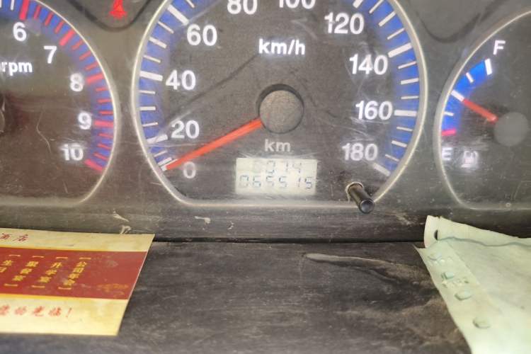 Used Suzuki Wagon R 2015 1.0L Manual Comfort Model Odometer Close Up