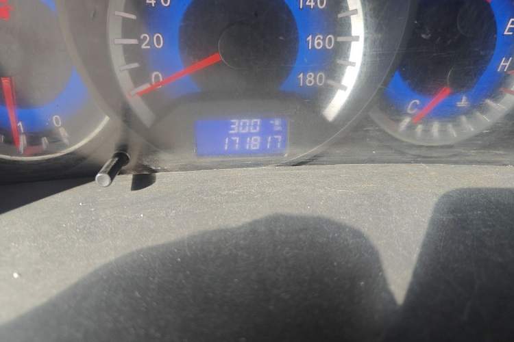 Used Suzuki Wagon R 2015 1.4L Manual All-Around Upgrade Version Odometer Close Up