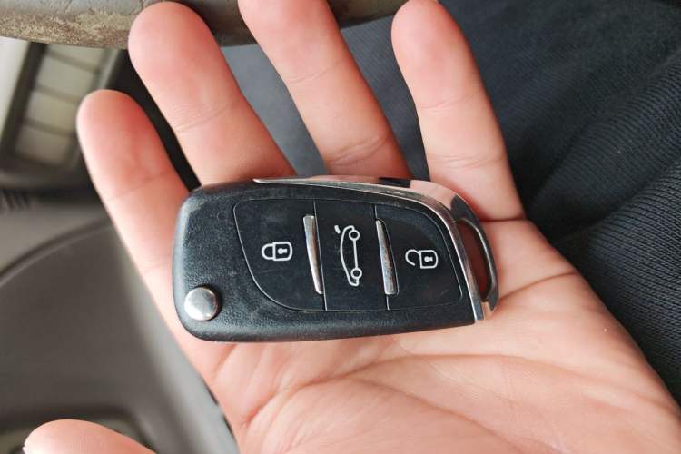 Used Suzuki Wagon R 2015 1.0L Manual Comfort Model Vehicle Key