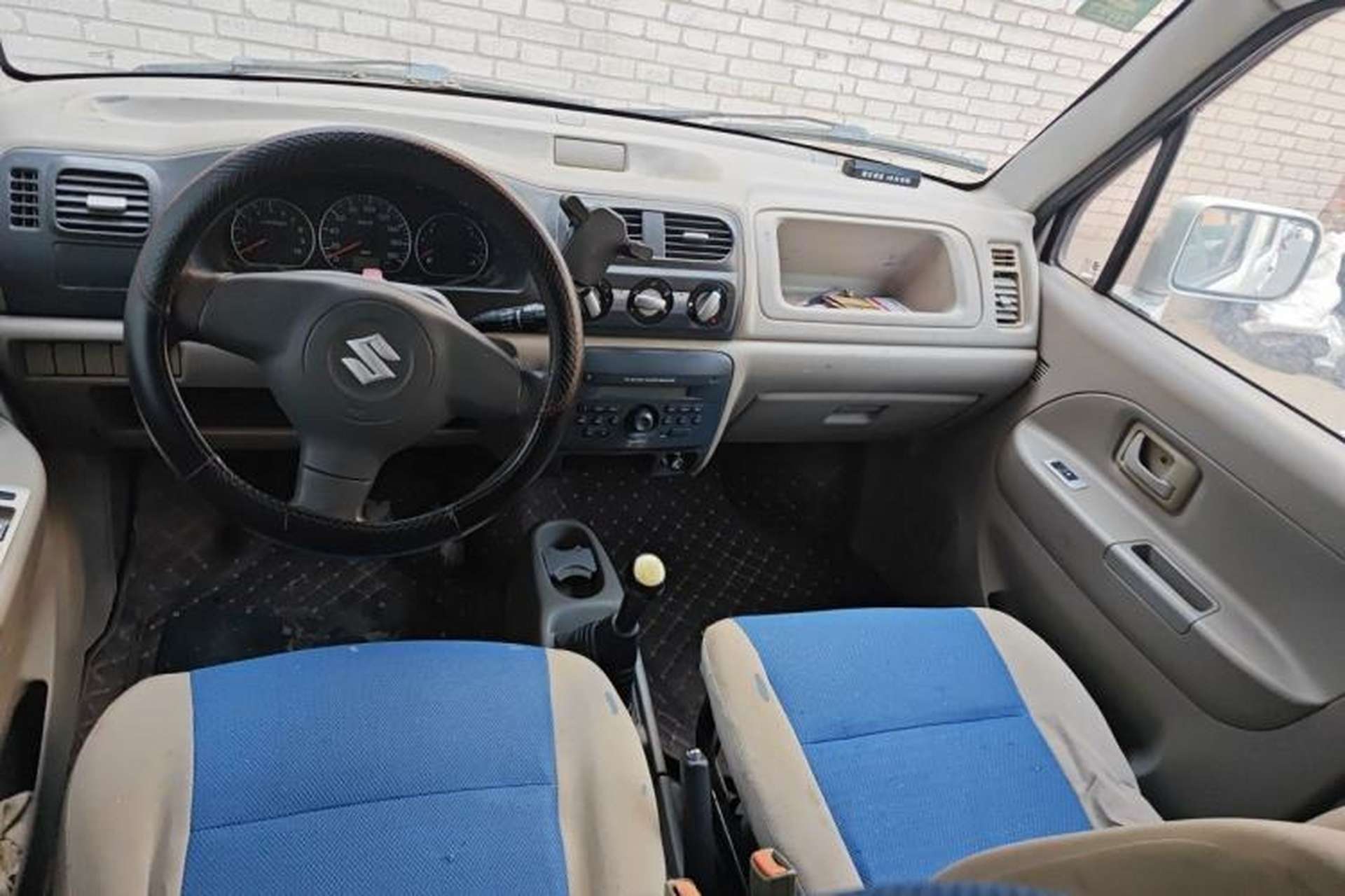 Used Suzuki Wagon R 2015 1.0L Manual Comfort Model Center Console