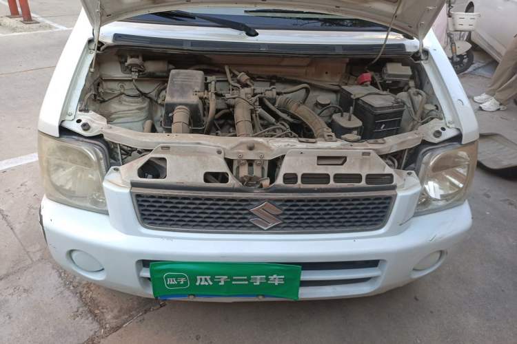 Used Suzuki Wagon R 2015 1.0L Manual Comfort Model Engine Bay
