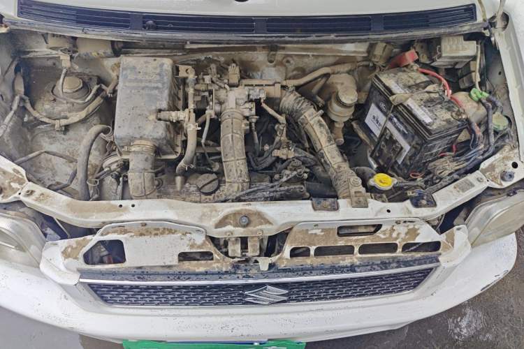 Used Suzuki Wagon R 2015 1.0L Manual Comfort Model Engine Bay