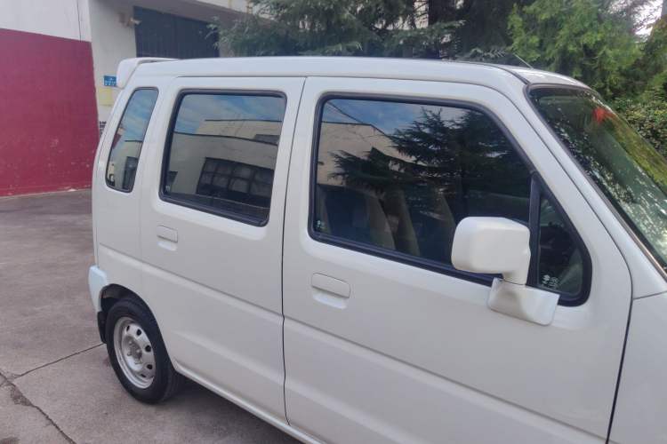 Used Suzuki Wagon R 2015 1.0L Manual Utility Model Exterior 11