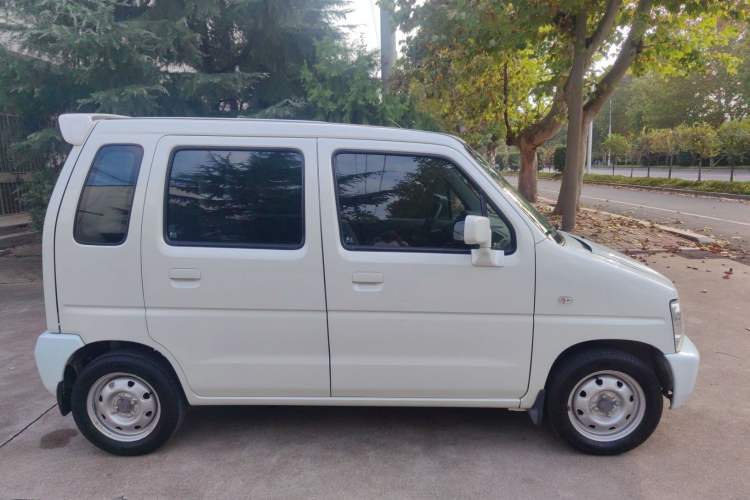 Used Suzuki Wagon R 2015 1.0L Manual Utility Model Exterior 3