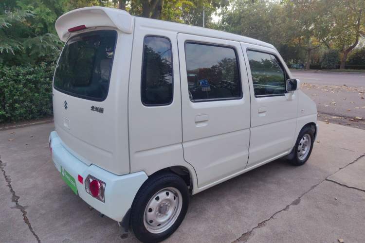 Used Suzuki Wagon R 2015 1.0L Manual Utility Model Exterior 4