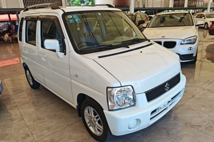 Used Suzuki Wagon R 2015 1.0L Manual Comfort Model Front Right 45 Deg