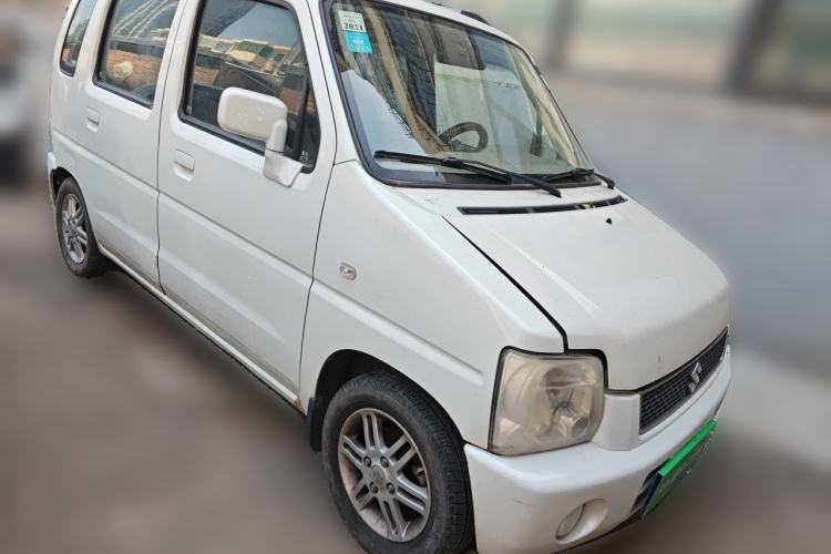 Used Suzuki Wagon R 2015 1.0L Manual Comfort Model Front Right 45 Deg