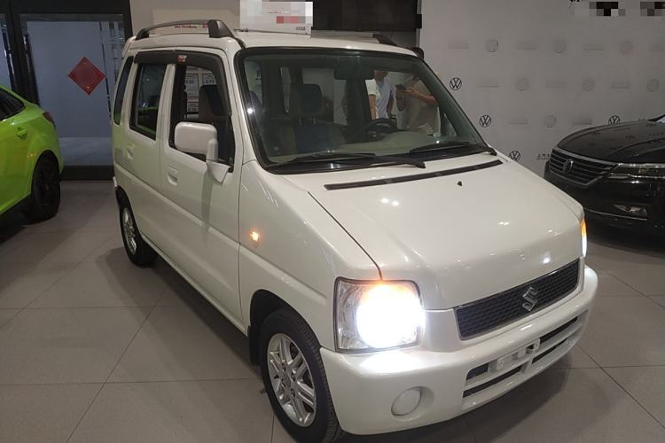 Used Suzuki Wagon R 2015 1.0L Manual Comfort Model Front Right 45 Deg
