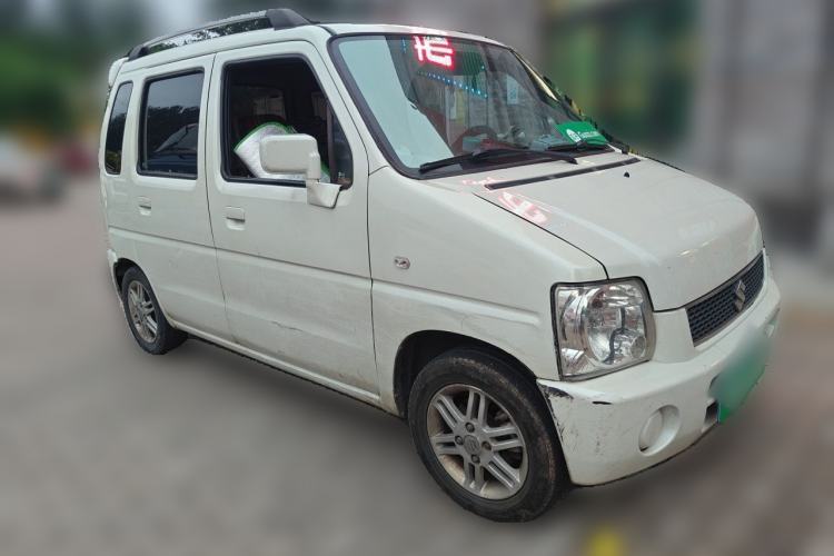 Used Suzuki Wagon R 2015 1.0L Manual Comfort Model Front Right 45 Deg