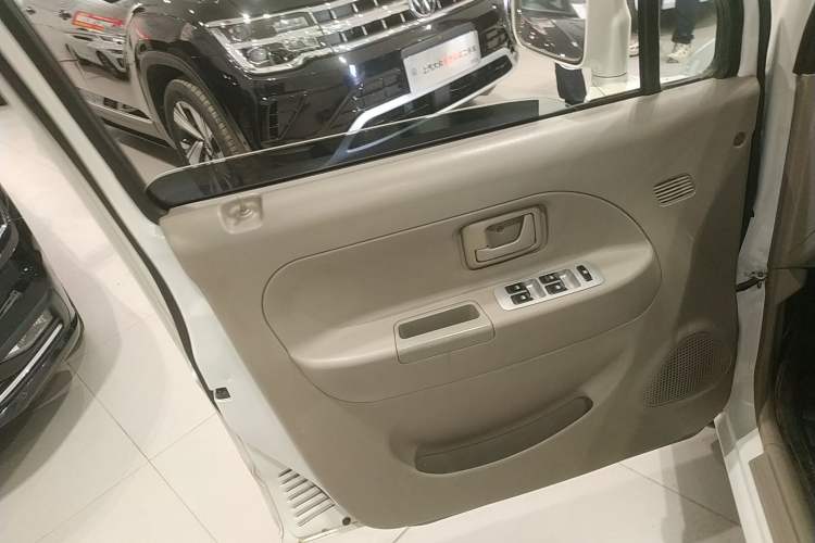 Used Suzuki Wagon R 2015 1.0L Manual Comfort Model Left Front Door Interior