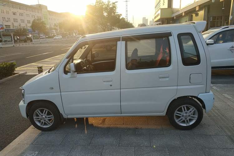 Used Suzuki Wagon R 2015 1.4L Manual All-Around Model Left Side