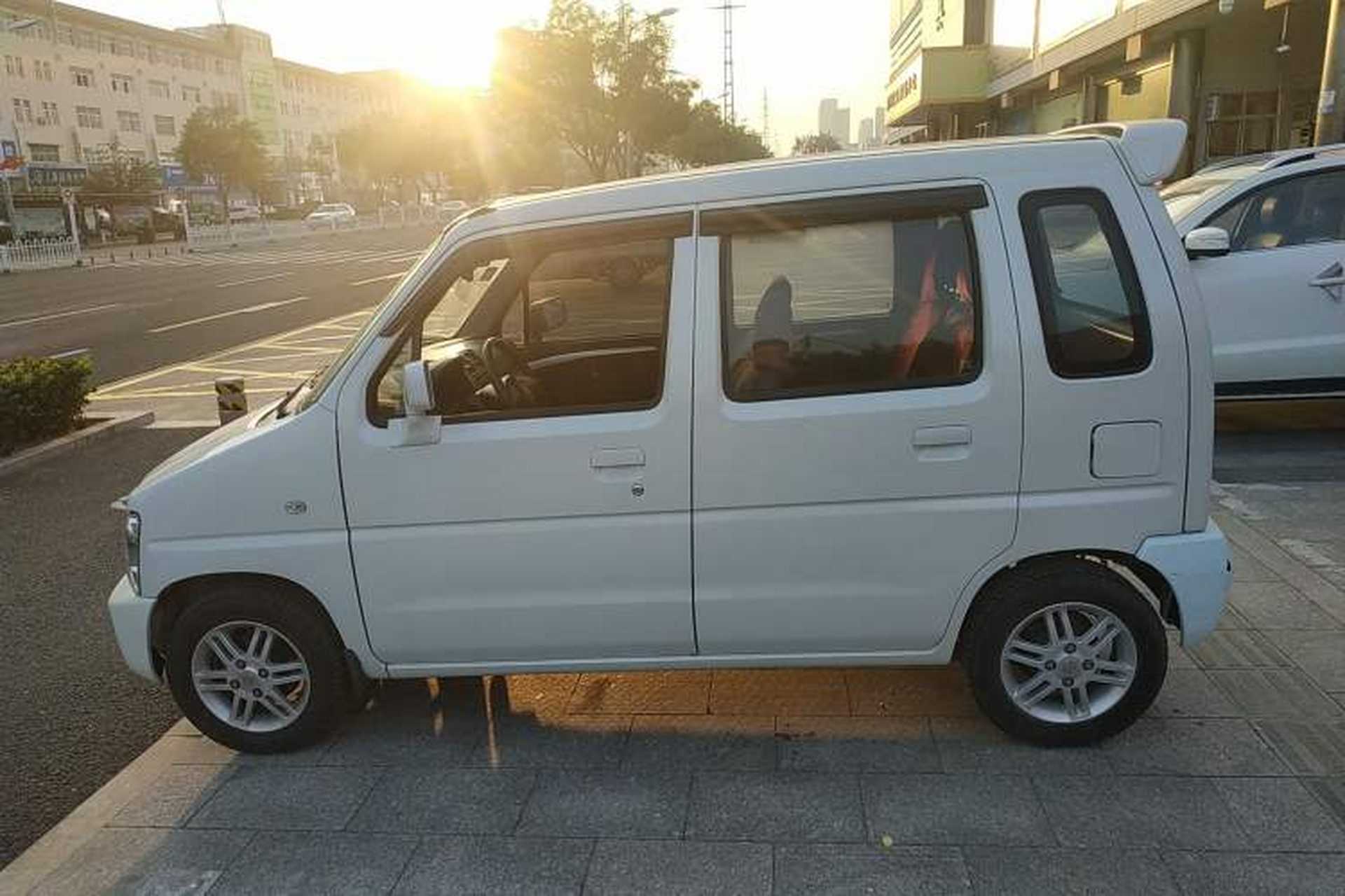 Used Suzuki Wagon R 2015 1.4L Manual All-Around Model Left Side