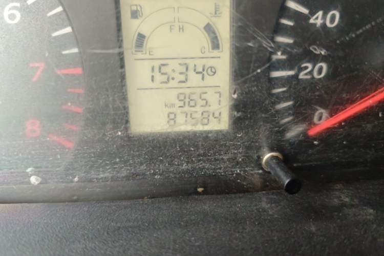 Used Suzuki Wagon R 2015 1.0L Manual Comfort Model Odometer Close Up
