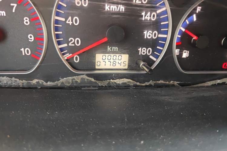 Used Suzuki Wagon R 2015 1.0L Manual Comfort Model Odometer Close Up
