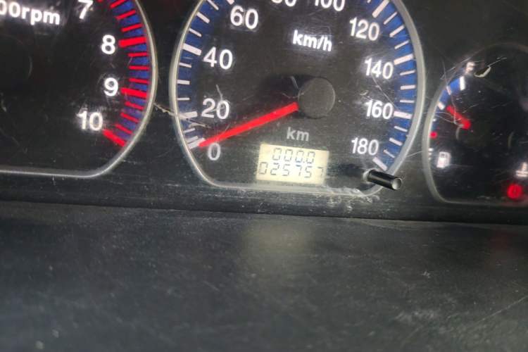 Used Suzuki Wagon R 2015 1.0L Manual Economy Model Odometer Close Up