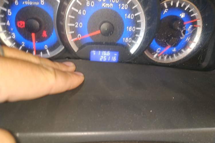 Used Suzuki Wagon R 2015 1.4L Manual All-Around Model Odometer Close Up