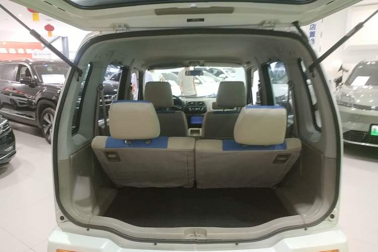 Used Suzuki Wagon R 2015 1.0L Manual Comfort Model Trunk