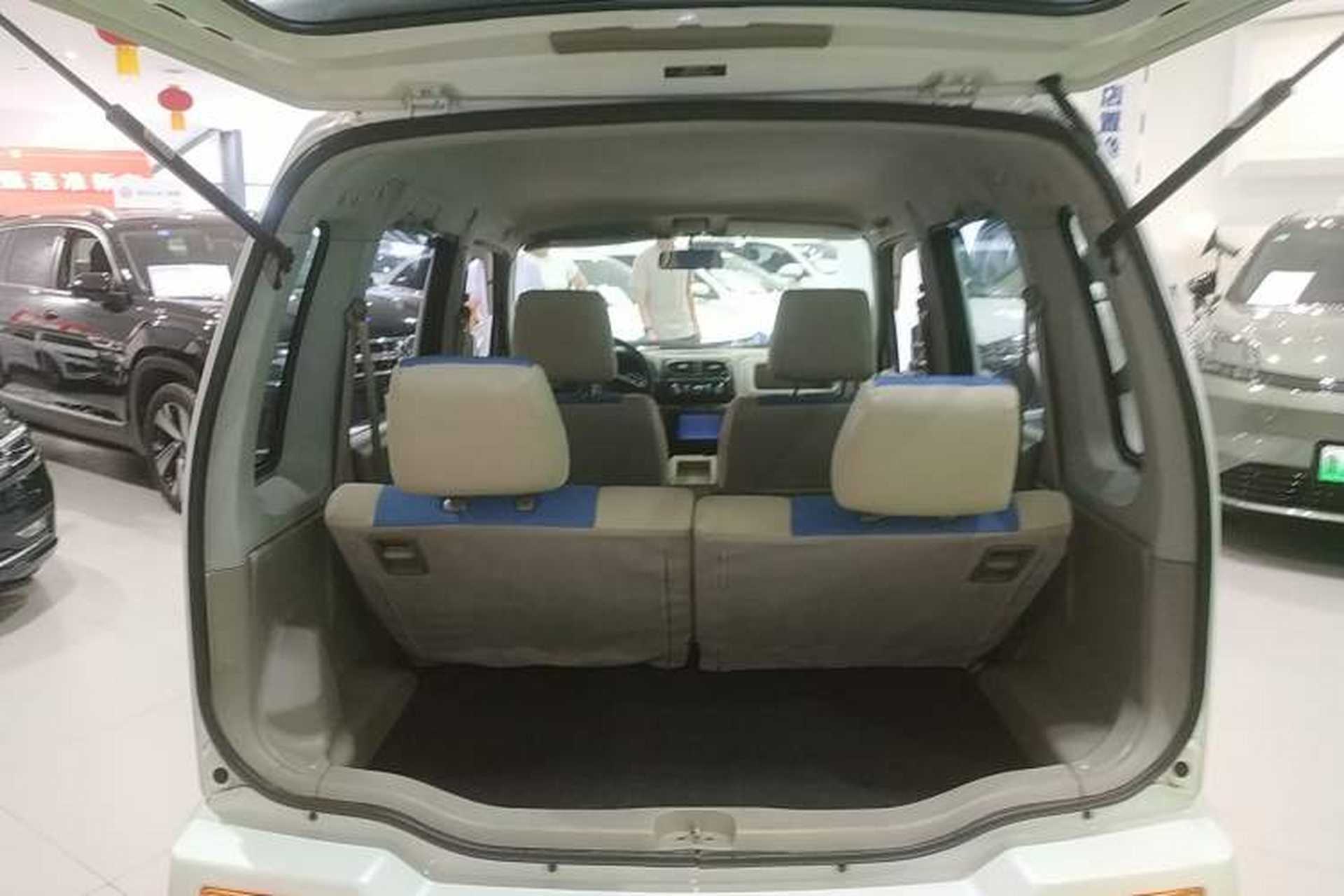 Used Suzuki Wagon R 2015 1.0L Manual Comfort Model Trunk