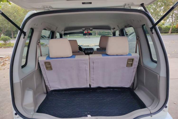 Used Suzuki Wagon R 2015 1.0L Manual Utility Model Trunk