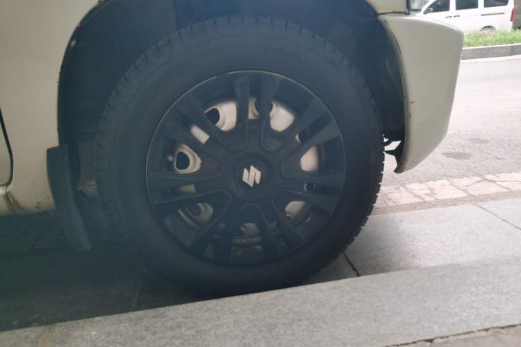 Used Suzuki Wagon R 2016 1.4L Manual Value Model Right Front Wheel Hub