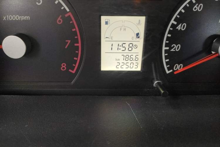 Used Suzuki Wagon R 2016 1.4L Manual Ultra-Value Model Odometer Close Up