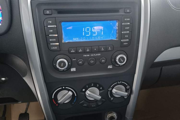 Used Suzuki Wagon R X5 2013 Cruise Edition 1.4L VVT Standard Model Audio And AC Panel