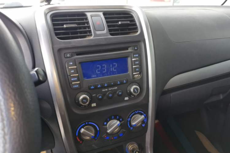 Used Suzuki Wagon R X5 2013 Cruise Edition 1.4L VVT Standard Model Audio And AC Panel