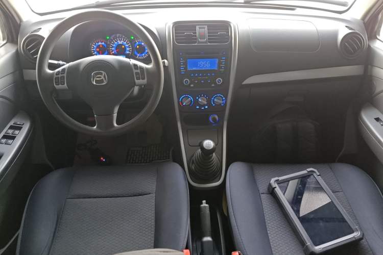 Used Suzuki Wagon R X5 2013 Cruise Edition 1.4L VVT Standard Model Center Console