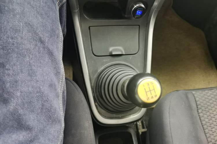 Used Suzuki Wagon R X5 2013 Luxury Edition 1.4L Standard Model Gear Lever