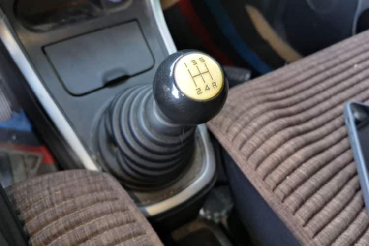 Used Suzuki Wagon R X5 2013 Cruise Edition 1.4L VVT Standard Model Gear Lever