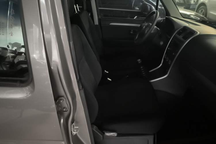 Used Suzuki Wagon R X5 2013 Revised Version 1.4L VVT Cruise Edition Right Front Seat