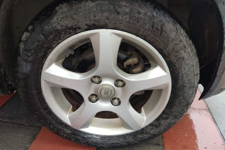 Used Suzuki Wagon R X5 2013 Revised Version 1.4L VVT Cruise Edition Right Front Wheel Hub