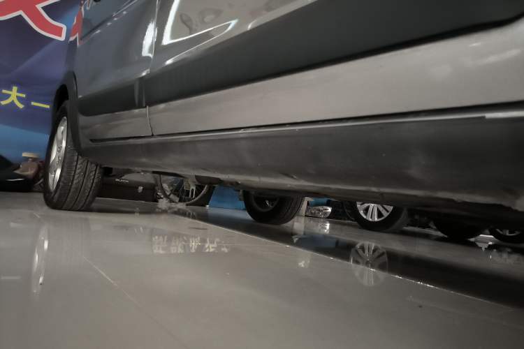 Used Suzuki Wagon R X5 2013 Revised Version 1.4L VVT Cruise Edition Right Side Sill