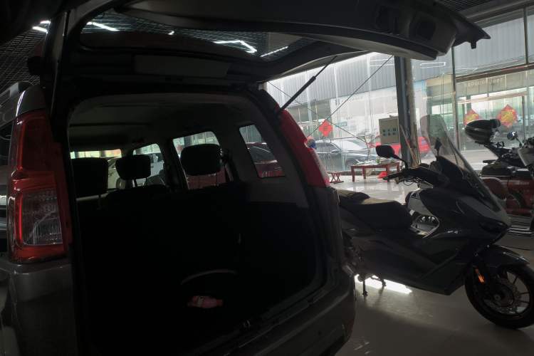 Used Suzuki Wagon R X5 2013 Revised Version 1.4L VVT Cruise Edition Trunk