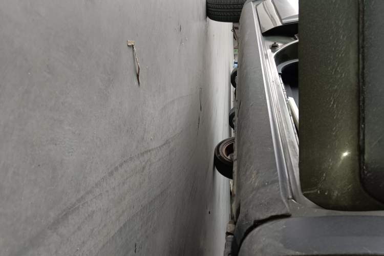 Used Suzuki Wagon R X5 2013 Revised Version 1.4L VVT Cruise Edition Right Side Sill
