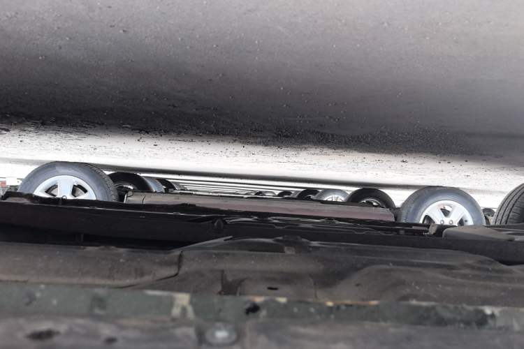 Used Suzuki Wagon R X5 2013 Revised Version 1.4L VVT Cruise Edition Right Side Sill