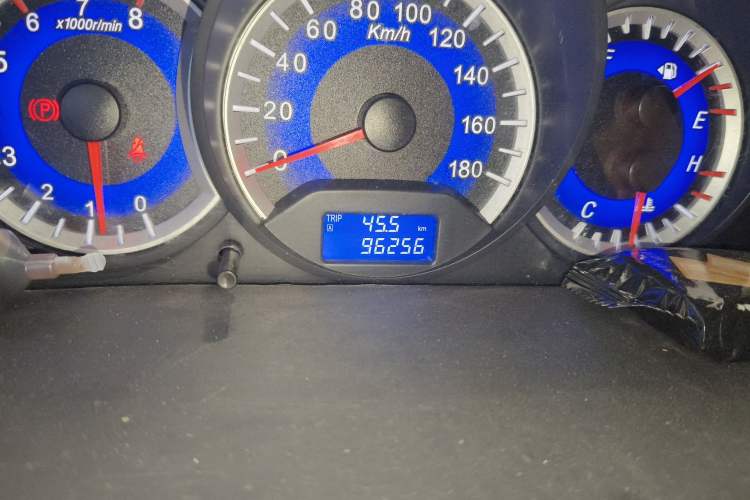 Used Suzuki Wagon R X5 2013 Cruise Edition 1.4L VVT Standard Model Odometer Close Up