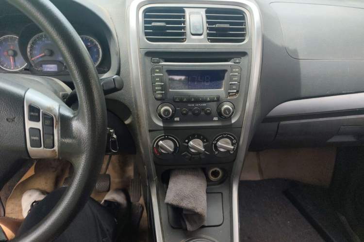 Used Suzuki Wagon R X5 2013 Cruise Edition 1.4L VVT Standard Model Audio And AC Panel