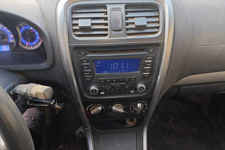 Used Suzuki Wagon R X5 2013 Revised Version 1.4L VVT Cruise Edition Audio And AC Panel