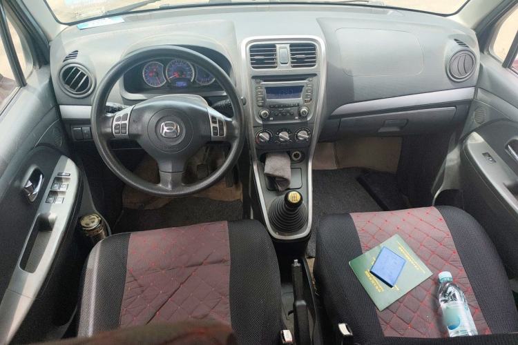 Used Suzuki Wagon R X5 2013 Cruise Edition 1.4L VVT Standard Model Center Console