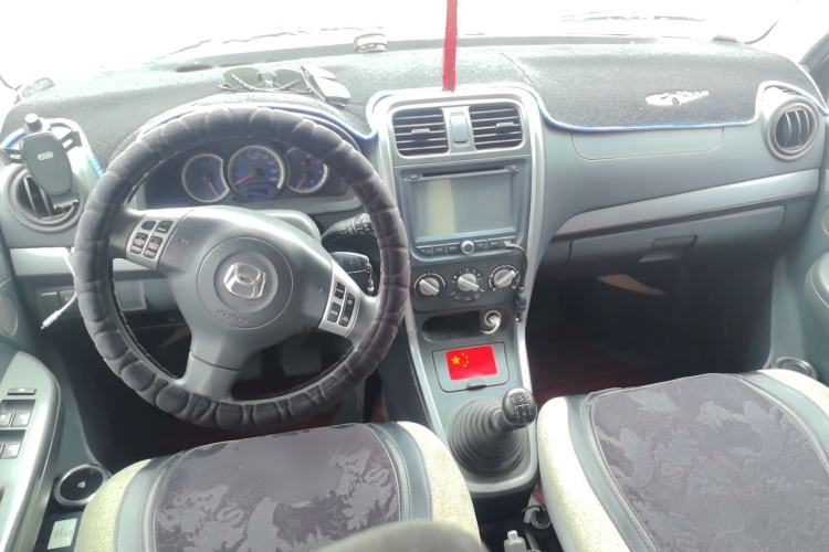 Used Suzuki Wagon R X5 2013 Cruise Edition 1.4L VVT Standard Model Center Console