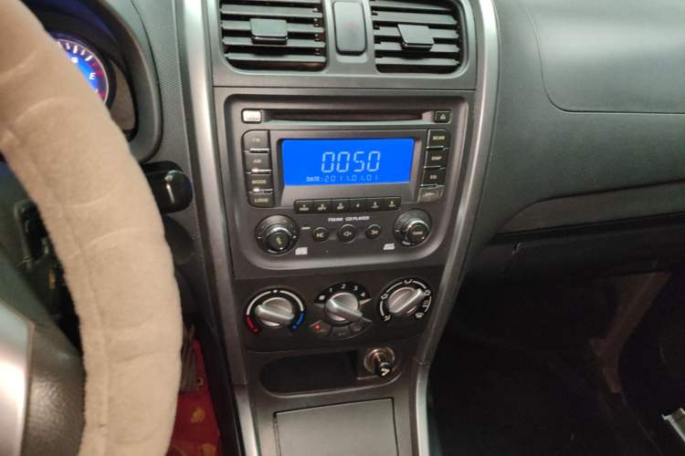 Used Suzuki Wagon R X5 2013 Luxury Edition 1.4L Standard Model Audio And AC Panel