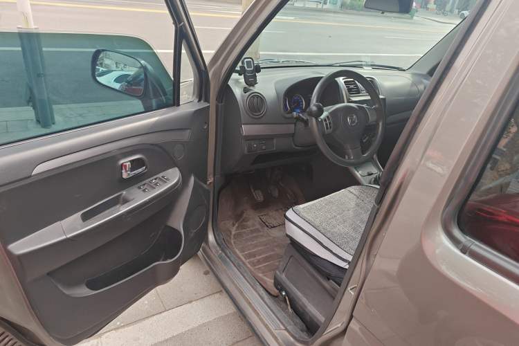 Used Suzuki Wagon R X5 2013 Luxury Edition 1.4L Standard Model Driver Seat