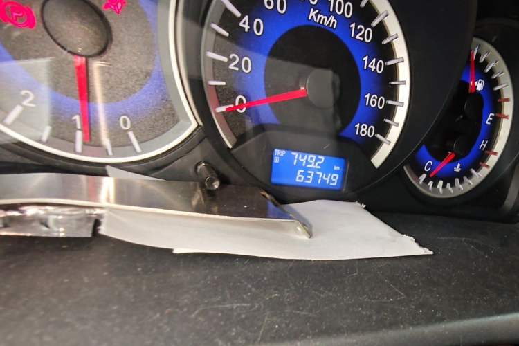 Used Suzuki Wagon R X5 2013 Luxury Edition 1.4L Standard Model Odometer Close Up